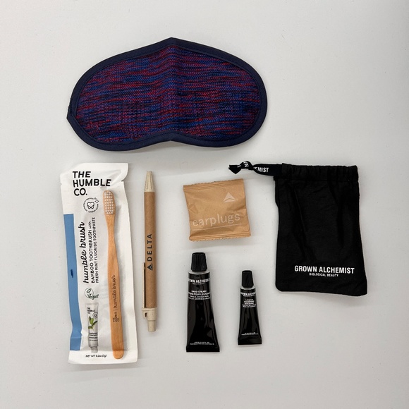 Delta Airlines Delta One Amenity Kit - Picture 3 of 5